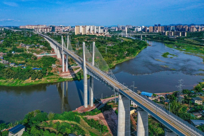 渝昆高鐵沱江特大橋。瀘州日報社記者 牟科攝