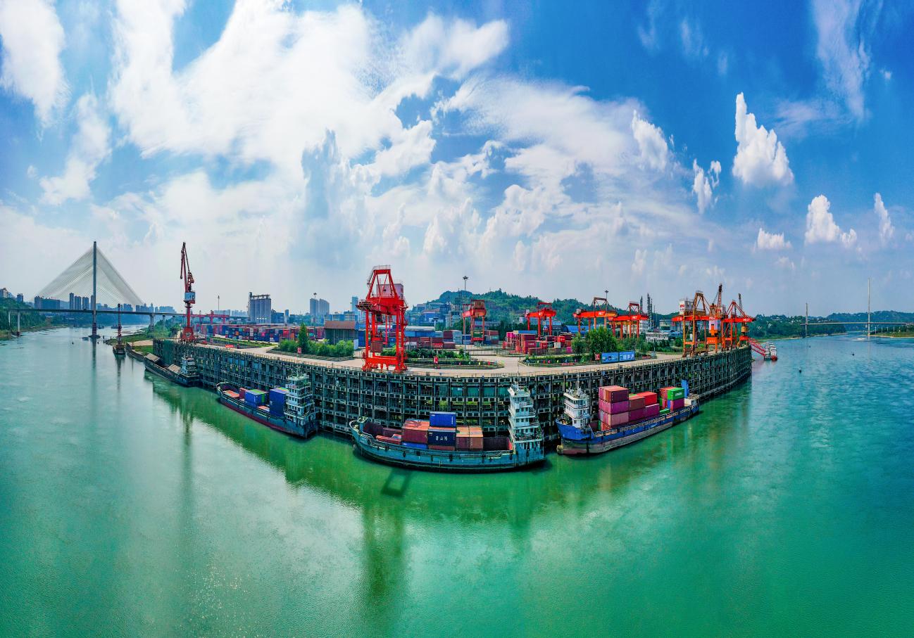 天府首港瀘州港，已成為公、水、鐵聯動的樞紐港。瀘州市委宣傳部供圖