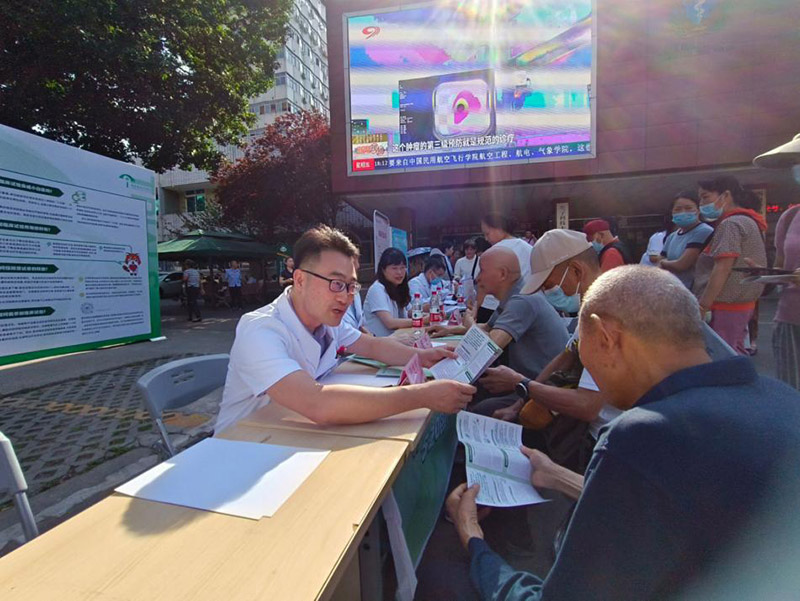 組織開展義診活動。四川省腫瘤醫院供圖