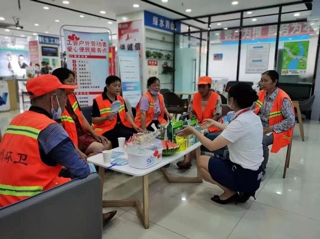 慰問活動。榮縣融媒供圖