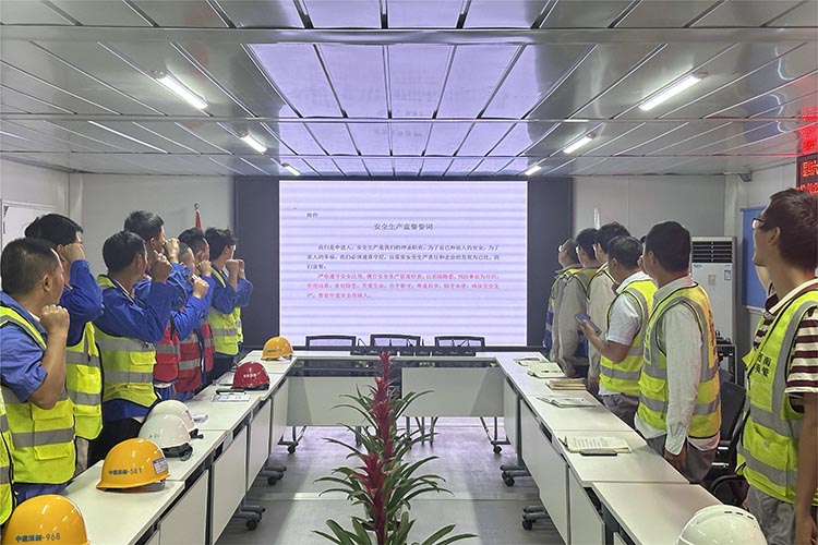 安全生產月活動宣誓。中建深裝西南公司供圖