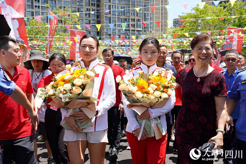 奧運選手受到家鄉人民的寵愛。許世智攝
