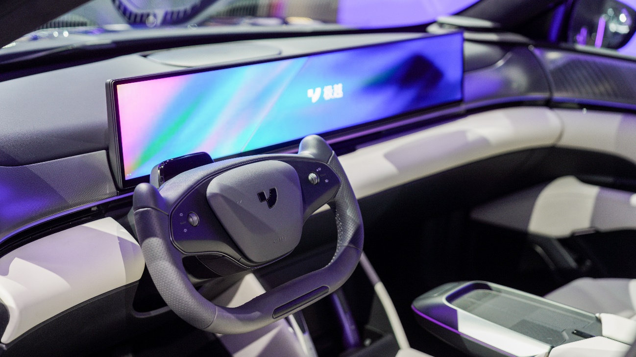 極越攜雙車(chē)型登陸成都車(chē)展。人民日?qǐng)?bào)記者 宋豪新攝