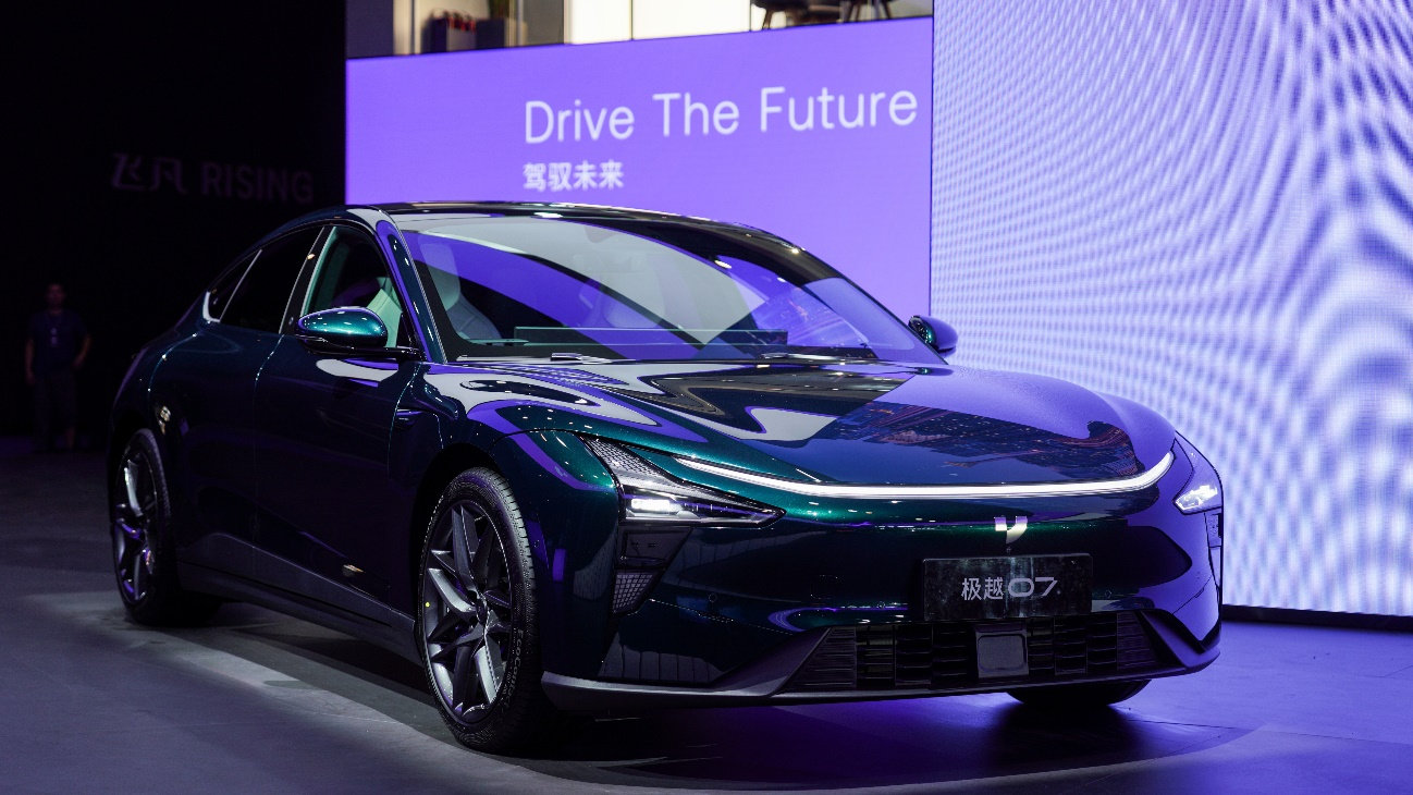 極越攜雙車(chē)型登陸成都車(chē)展。人民日?qǐng)?bào)記者 宋豪新攝