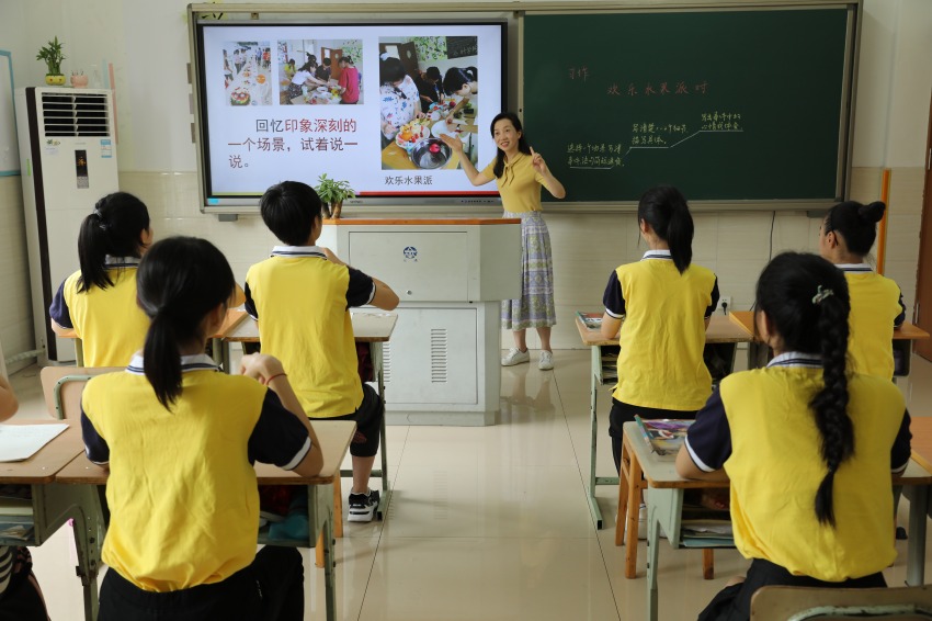 肖敏語文課堂教學。李盛琴攝