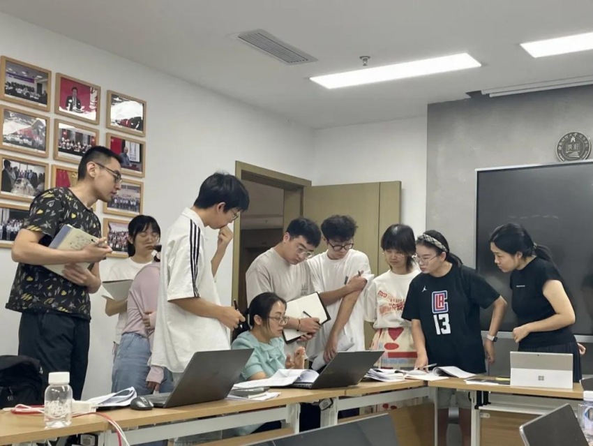 鄒紅團隊研討會。消費經濟與勞動經濟科研團供圖