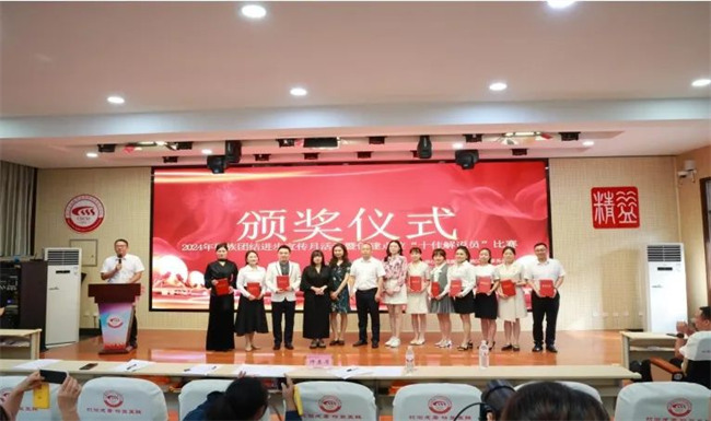 成都市2024年民族團結(jié)進步宣傳月活動暨創(chuàng)建點位解說員比賽決賽頒獎儀式活動現(xiàn)場。主辦方供圖