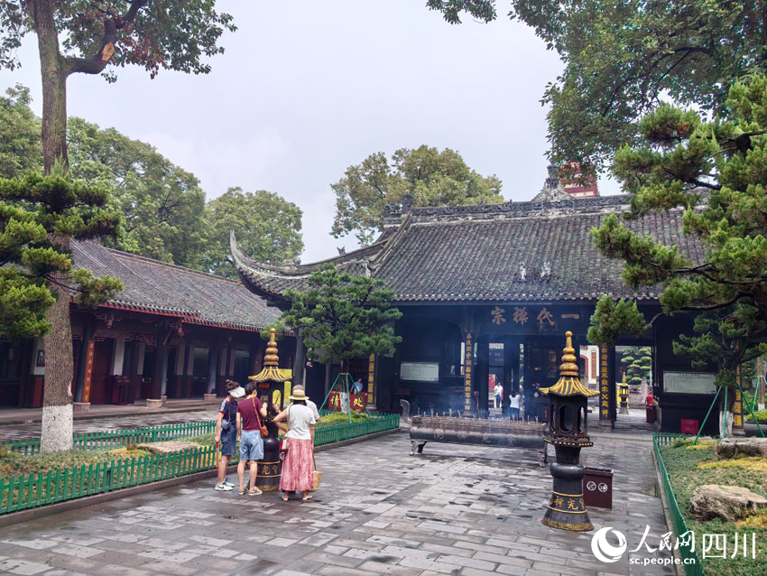 寶光寺內(nèi)場景。人民網(wǎng)記者 劉海天攝