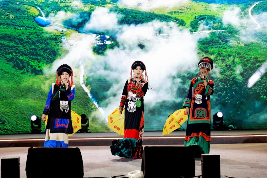 四川省首屆“蜀鄉(xiāng)村歌”大賽總決賽比賽現(xiàn)場(chǎng)。主辦方供圖