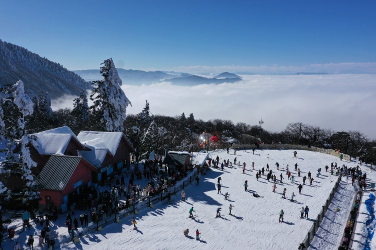 峨眉山滑雪場與云海相伴。主辦方供圖