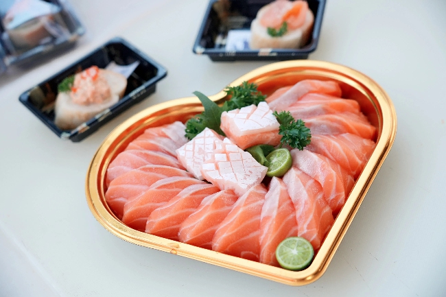 現(xiàn)場高端食材展示?；顒臃焦﹫D