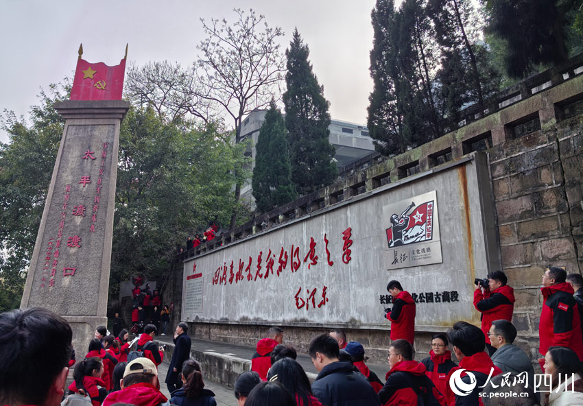 參觀(guān)太平渡渡口。人民網(wǎng)記者 劉海天攝