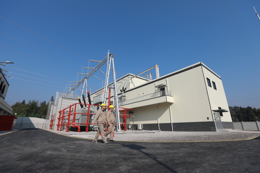 建成投運的達州開江220千伏輸變電工程現場。國網達州供電公司供圖