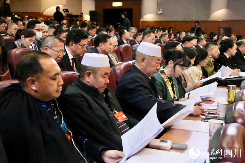 中國(guó)人民政治協(xié)商會(huì)議四川省第十三屆委員會(huì)第三次會(huì)議在四川成都隆重開(kāi)幕。人民網(wǎng)記者 朱虹攝