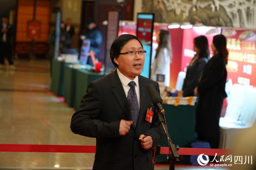 吳孟強委員亮相“委員通道”。人民網記者 李平攝