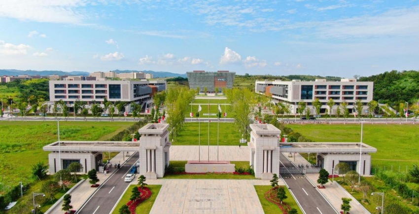 吉利學院南門。吉利學院供圖