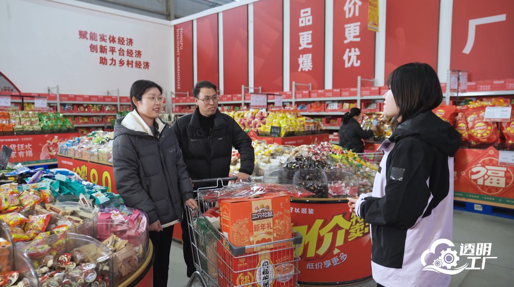 直播期間人民網(wǎng)記者采訪消費(fèi)者。