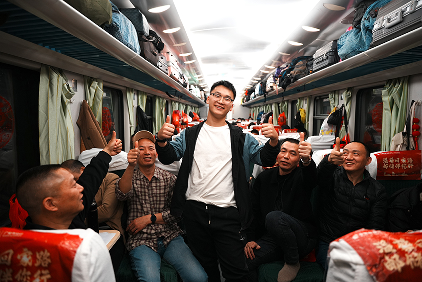 專列氛圍溫馨。廣安市人力資源和社會保障局  供圖