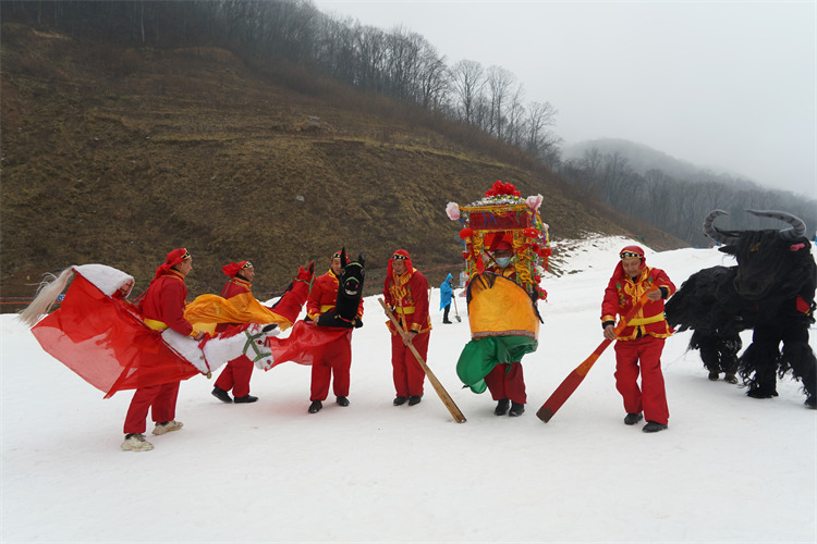 滑雪場(chǎng)傳統(tǒng)民俗表演。張文良供圖