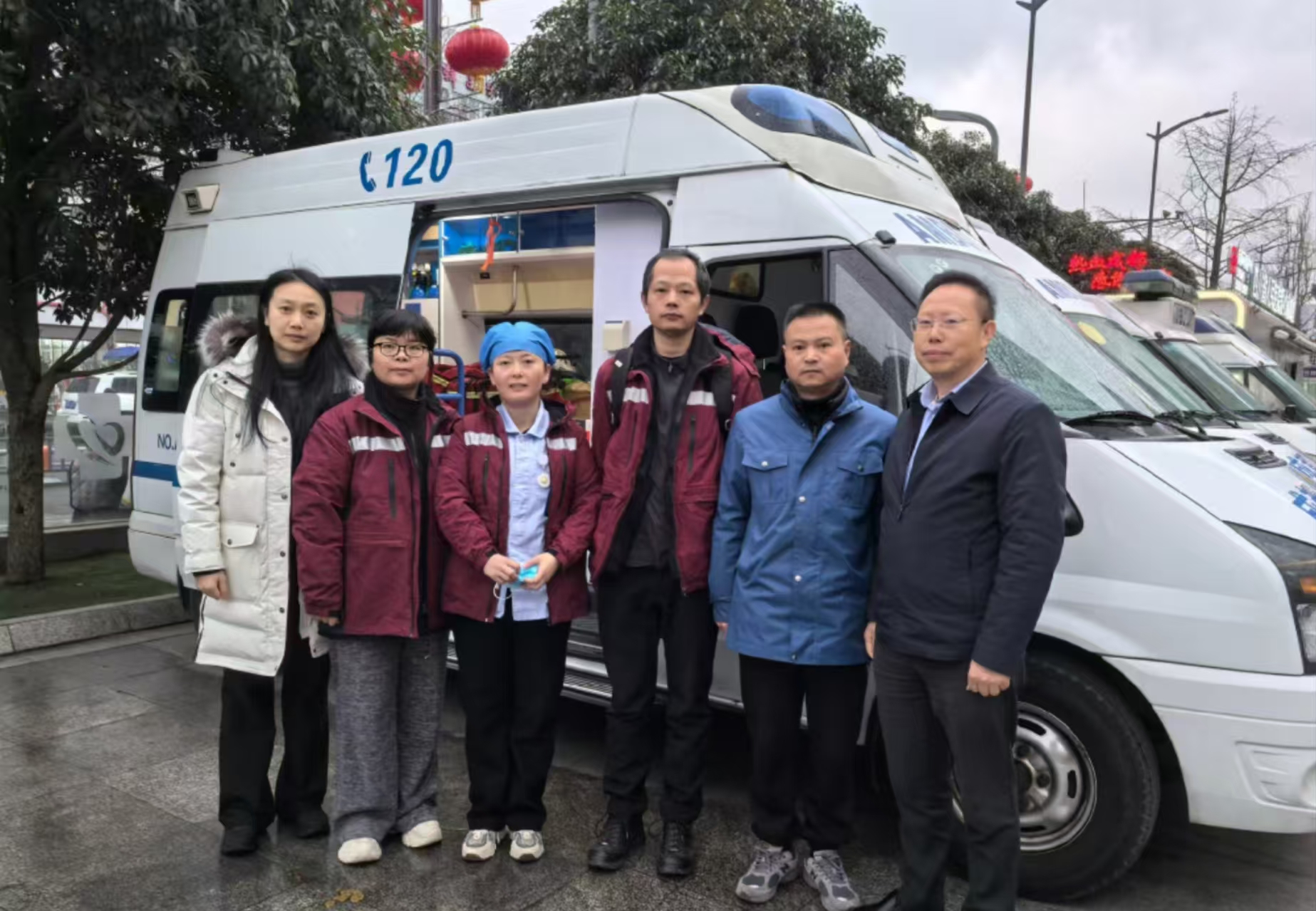 四川省人民醫(yī)院首批救援小分隊緊急馳援筠連。醫(yī)院供圖