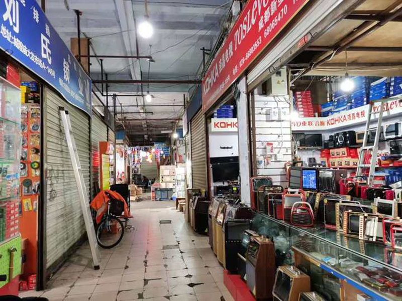 成都城隍廟大發(fā)電器市場(chǎng)內(nèi)部。成都市禽蛋食品有限公司供圖