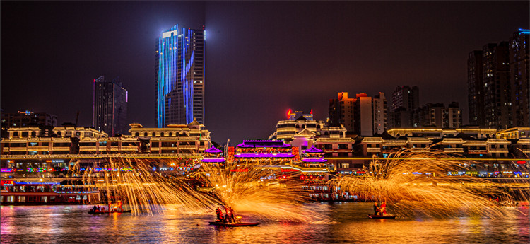 嘉陵江利州段夜景。利州區委宣傳部供圖