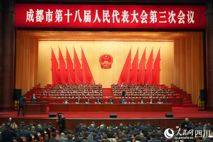 成都市第十八屆人民代表大會第三次會議開幕現場。人民網 王凡攝