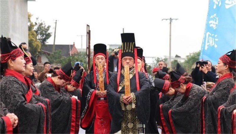 開禮祈福。夾江縣融媒體中心供圖