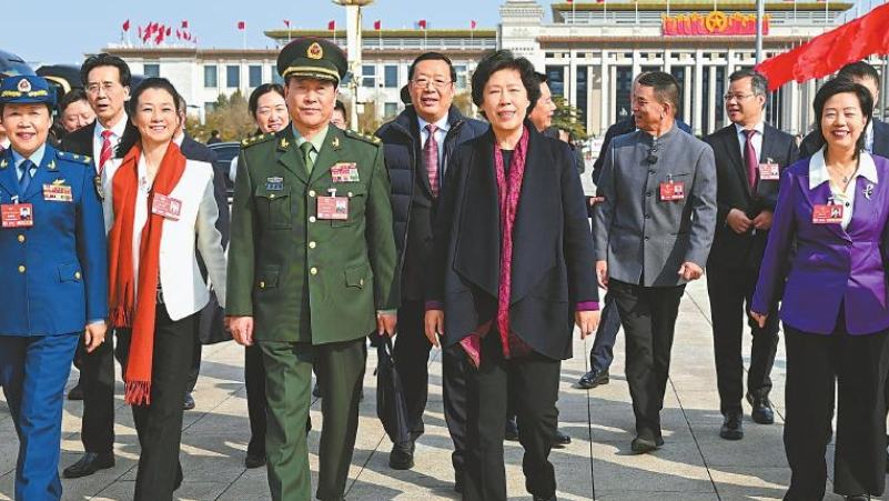 四川省全國(guó)政協(xié)委員步入人民大會(huì)堂