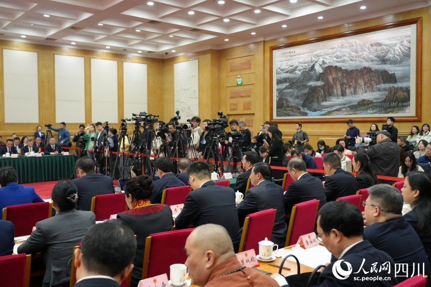 會議現(xiàn)場。人民網(wǎng)記者 李平攝