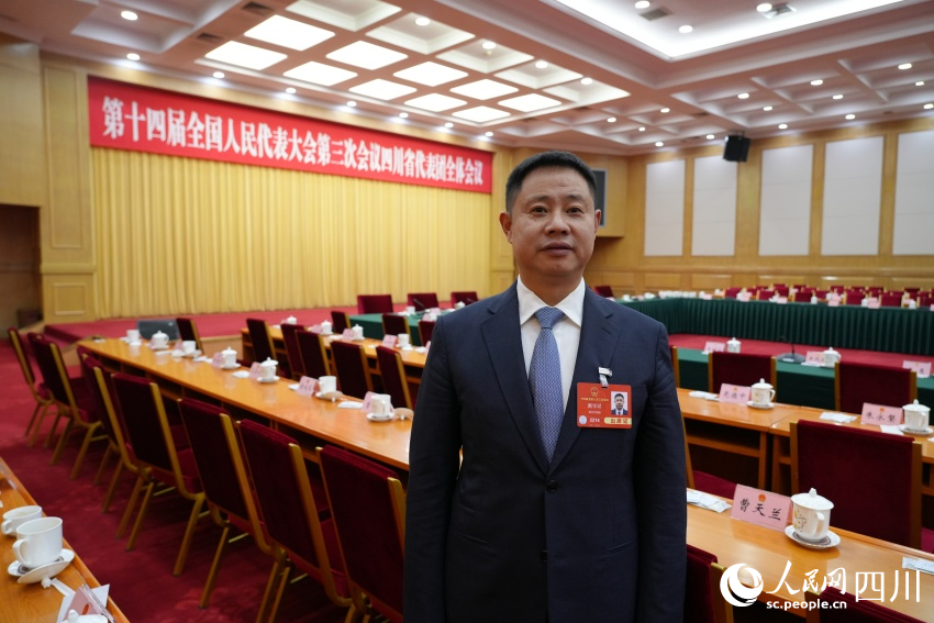 全國人大代表、藍潤集團董事長戴學斌。人民網記者 李平攝