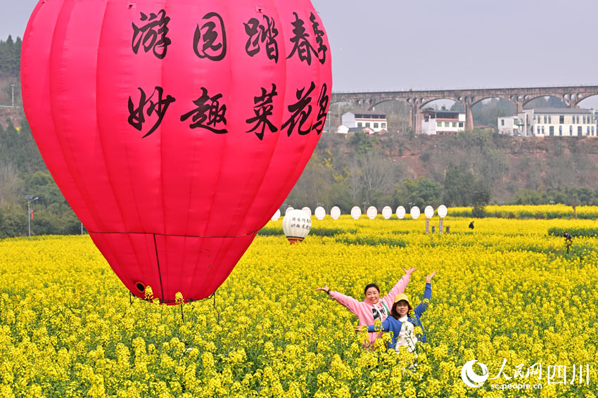 花香百里醉農家。人民網記者 劉海天攝