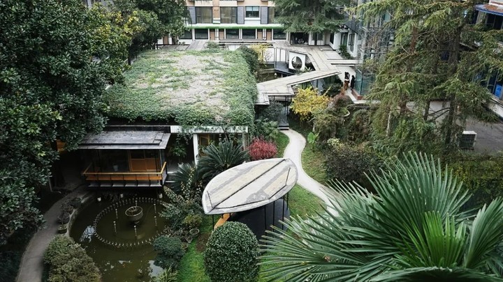 花園島·文創(chuàng)園區(qū)回廊。成都城投俠客島供圖