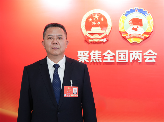 全國(guó)人大代表、長(zhǎng)虹控股集團(tuán)董事長(zhǎng)柳江。受訪者供圖