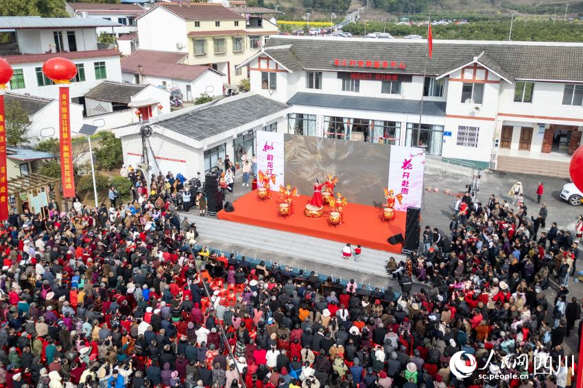 3月21日，四川天府新區眉山片區貴平鎮龍江村首屆賞花活動開幕式現場。翁光建攝