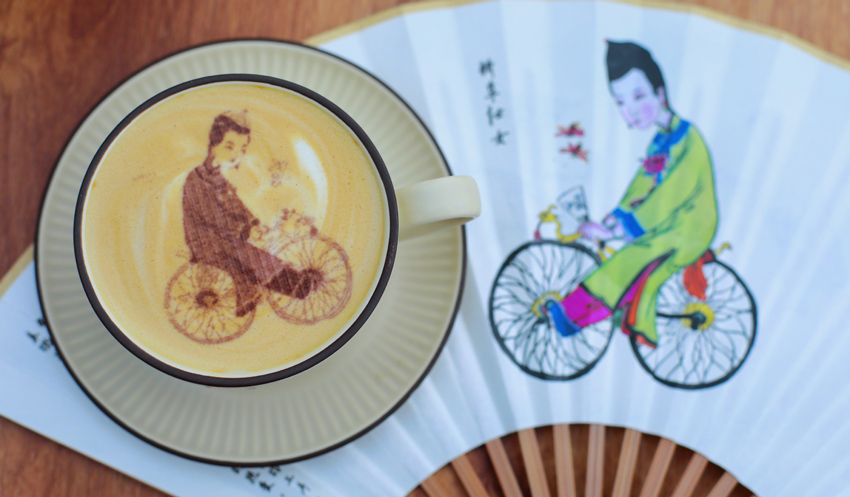 騎車仕女，奔向前方。綿竹金申文旅公司供圖