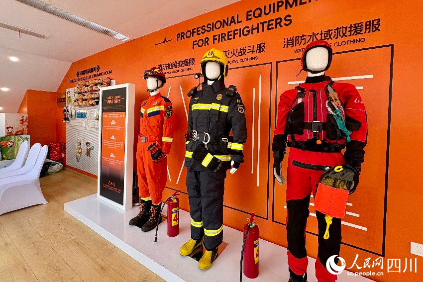 消防小站“藍朋友和Ta的朋友們”主題展廳。人民網記者 朱虹攝