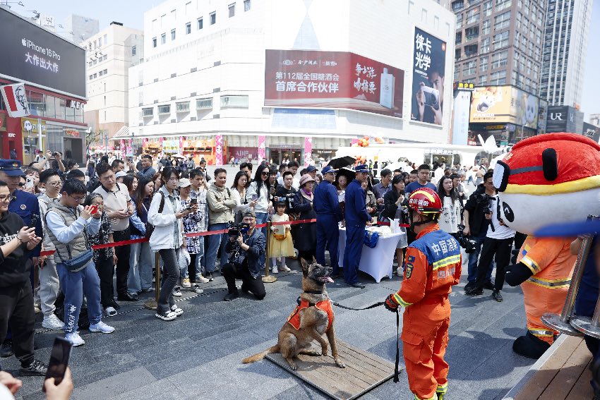 消防主題直播間開啟首秀。主辦方供圖