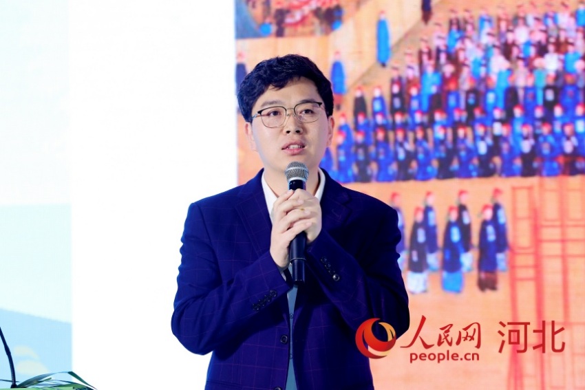 承德泓輝雙合酒業有限公司品牌宣傳部經理孫冬昌作分享。人民網記者 周博攝