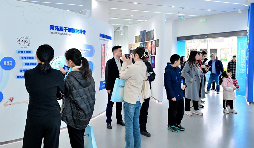 市民在細胞科學館內參觀。受訪者供圖