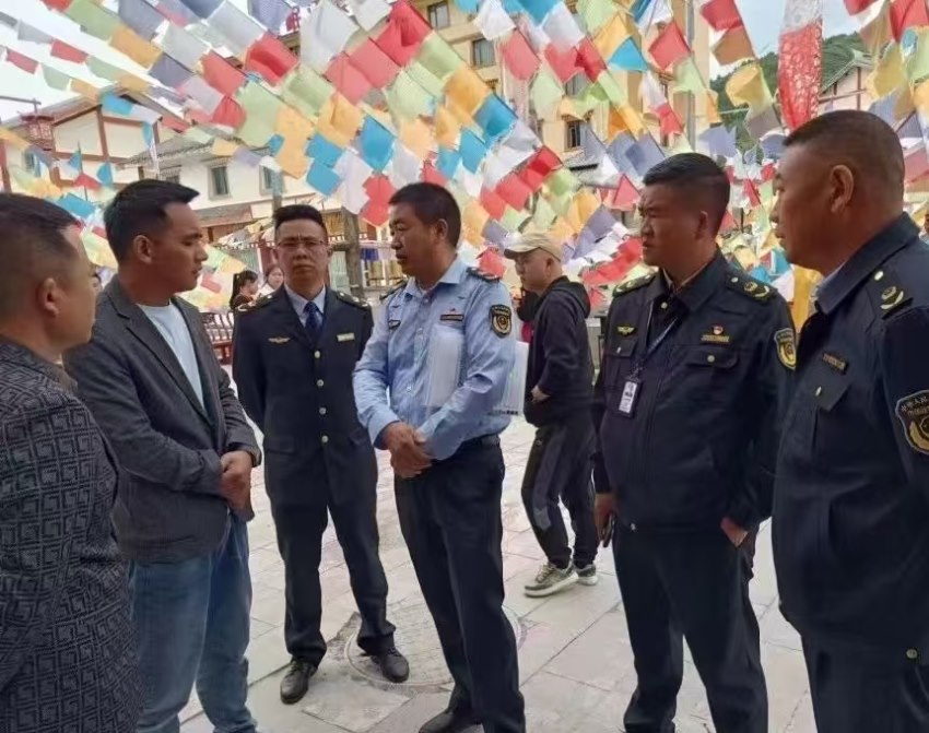 旅游購物場所監督檢查。阿壩州市場監管局供圖