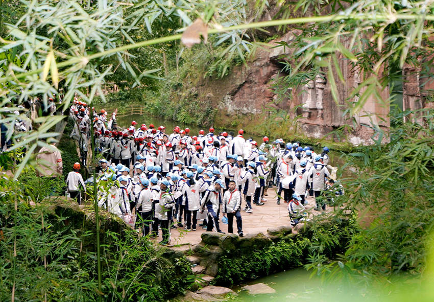“循跡眉山 師法東坡——跟著東坡去研學(xué)”主題實(shí)踐活動(dòng)現(xiàn)場(chǎng)。成都七中育才學(xué)校(東湖校區(qū))供圖