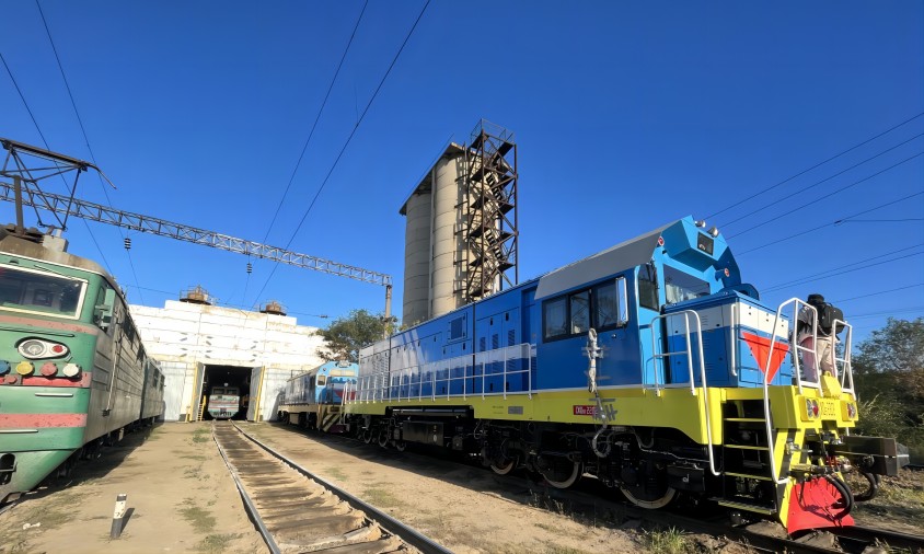 為中車資陽(yáng)出口哈薩克斯坦項(xiàng)目出具買方信貸保單。中國(guó)信保四川分公司供圖
