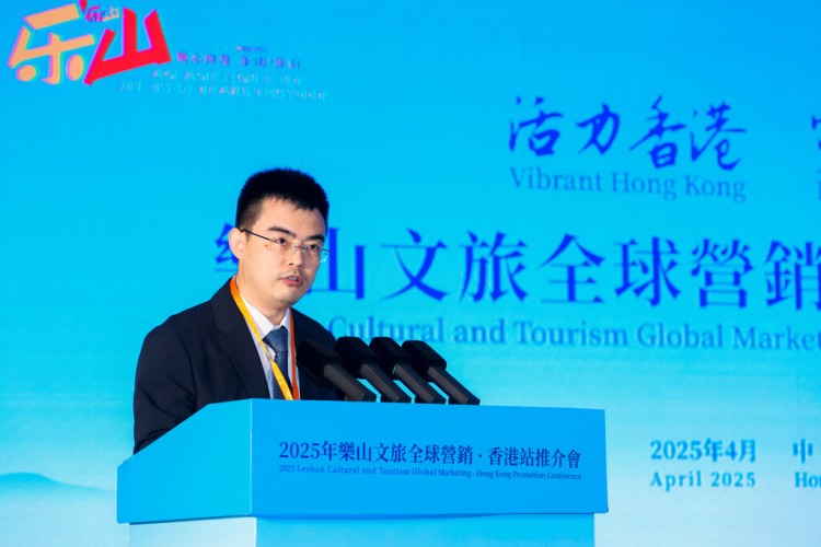 亞洲旅游交流中心主任助理張修文致辭。樂山市委宣傳部供圖