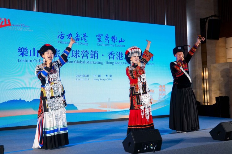 推介會前，小涼山彞族歌舞表演。樂山市委宣傳部供圖