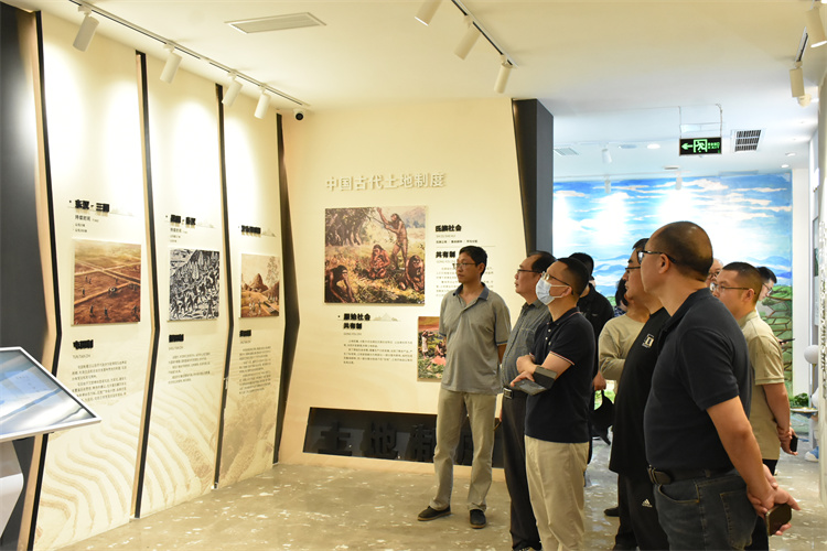 嘉賓了解金魚鎮(zhèn)農(nóng)業(yè)發(fā)展情況。孔繼紅供圖