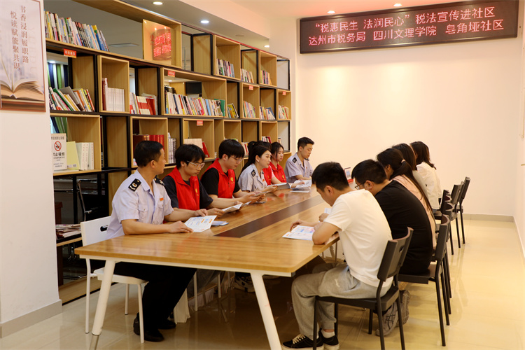 稅法宣傳進社區。趙搏供圖