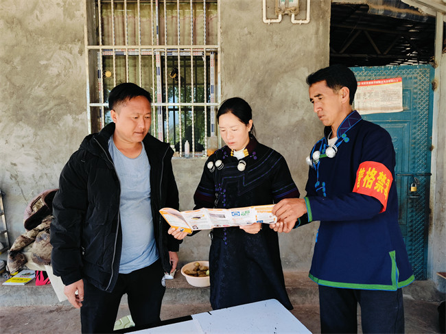 送禁毒科普知識到基層。普格縣委禁毒辦供圖