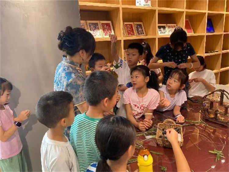 青少年非遺體驗。陳靜供圖