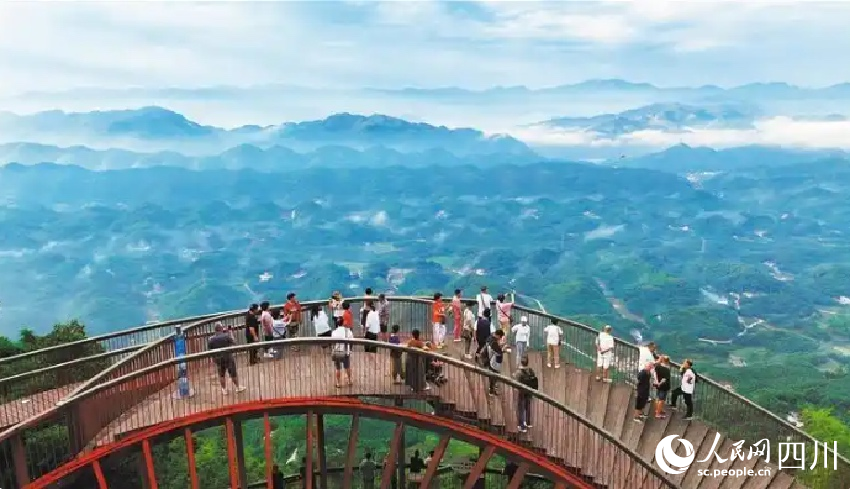 蜀南竹海拜壽臺。龍億江攝